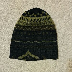Dark green patterned beanie